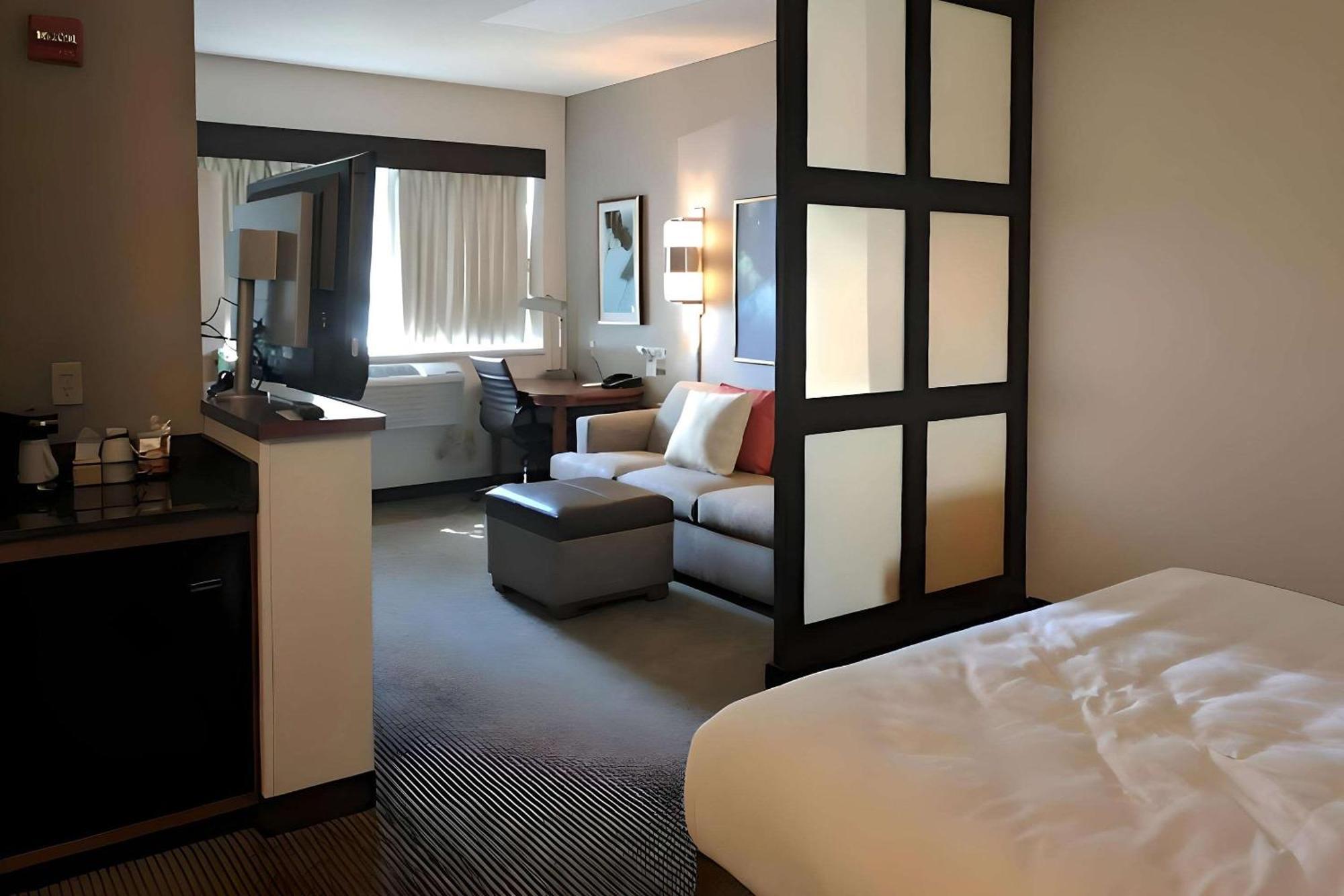 Comfort Suites Milwaukee West Kültér fotó