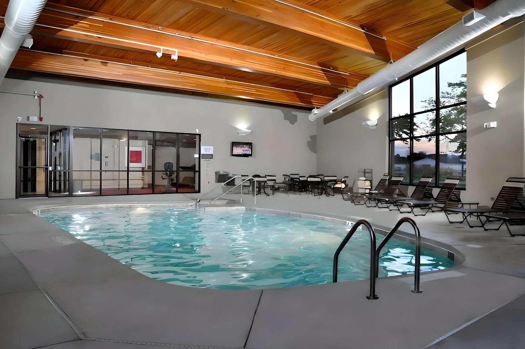 Comfort Suites Milwaukee West Kültér fotó