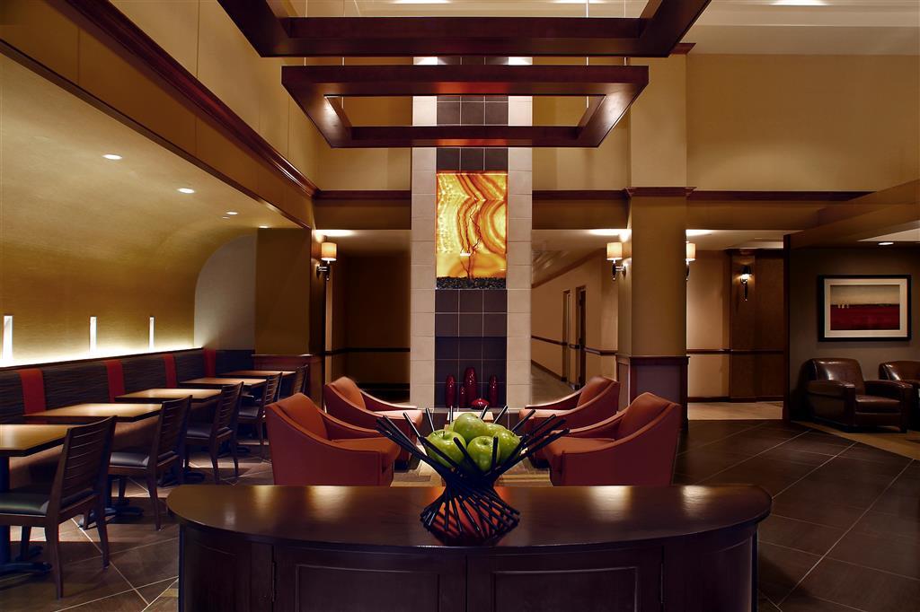 Comfort Suites Milwaukee West Beltér fotó